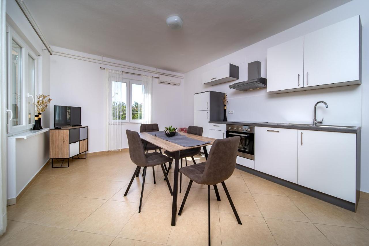 Barbat na Rabu Apartmani Milena מראה חיצוני תמונה